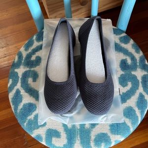 Navy flat. Never worn. Washable. Size 9, fits like 9.5. NIB.